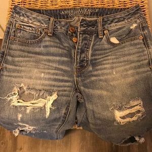 Distressed boyfriend jeans